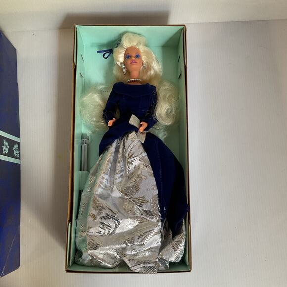 Barbie Winter Velvet Special Edition Avon Exclusive 1995 First in Series NIB - Picture 3 of 12